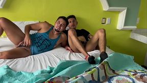 Haciendo porno Gay casero con mi vecino. Experimentando tr&iacute_os con latinos cachondos