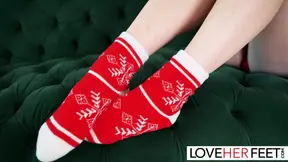 Sexy Paris White warms up with festive foot tease