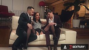 Sexy Nataly Gold Opened Her Legs Wide And Enjoys A Hard Double Penetration