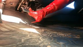 REGINA TRIP GIRL IN RED BOOTS_4K HDR Dolby Vision_17 MIN_0002