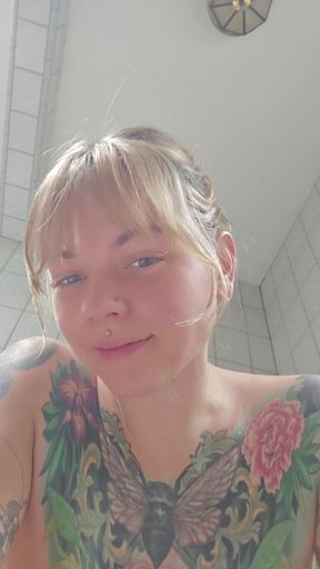 A sexy compilation full of toilet farts. if you love the sound of