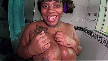 A novinha BBW chegou e Ted j&aacute_ faz teste drive no banheiro - Mary Luh