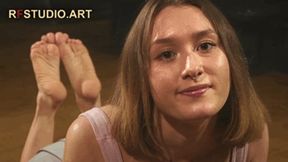 Evie - Hot Foot Show (UHD 4K MP4)