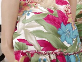 Golden-haired Honey Loves To Worship Jocks
