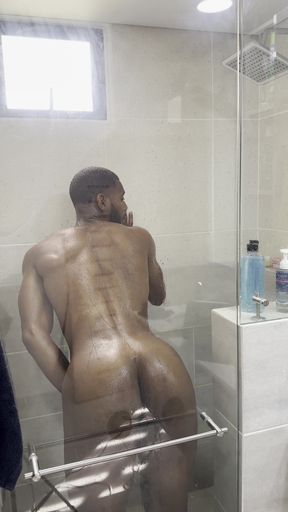 Thrilling moment from "I entered the shower with desire ... and I was completely rendered with pleasure"