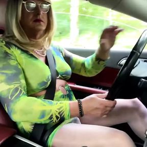 Amateur crossdresser Kellycd2022 sexy milf enjoying an afternoon drive masturbating and cuming over her little white panties