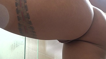 Banho sensual de Leticia Ferreira