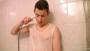 Nice Teenager 18+ Stroking In The Shower