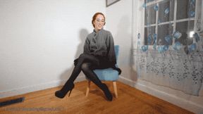 Luna Lain's Shoe Takeoff Tease MP4