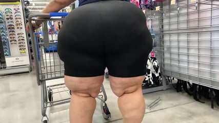 Jumbos booty gilf candid capture