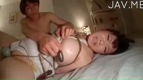 Estrella Porno Japonesa Doblada Haciendo Sexo Enjaulado