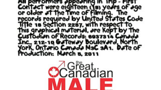 Homens canadenses peludos e tatuados fazem sexo oral profundo e depois são penetrados analmente.