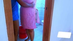 When Hot friend&#039;s wife Clean her Bathroom the husband&#039;s friend enter here and give her romantic anal fuck