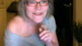 Amateur webcam granny shows me her saggy tits and big round ass