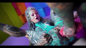Illuz straps on a massive toy to dominate Anuskatzz�s ass