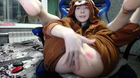 Squealing Little Thot Squirts Cream