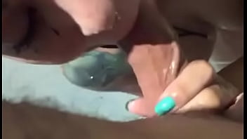 شرة لانية تنتاك من حبيبها في الحمام