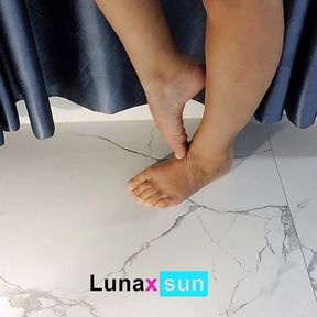 Watch my FEETS ! You jerk off and you cum NOW - Luna Daily Vlog - LunaxSun