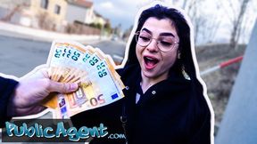 Public Sex Gibt sein Geld für ein Working Girl aus, das einen tollen Blowjob gibt und hart fickt