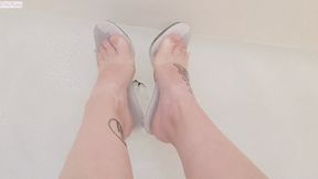 High Heels Seduction In The Bathtub hd mp4