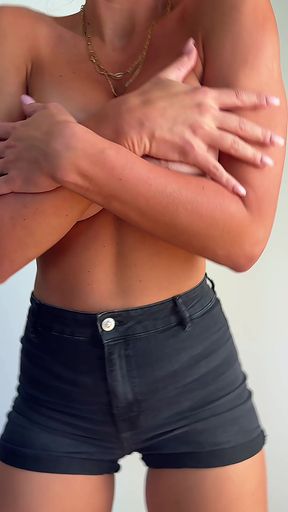 Athletic blonde E-cup student reveals all in a pro solo session