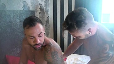 Franck VALENCIA fucked by Sergi RODRIGUEZ in hotel
