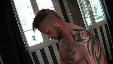 Franck VALENCIA fucked by Sergi RODRIGUEZ in hotel