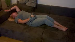 orgasm on the sofa multiple orgasms i come and clyde looks at clitoris rubbing satisfyer