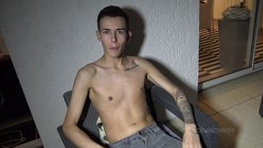 baise de deux mecs en exhib e n plan exterieur