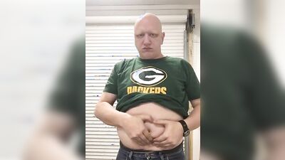 Chubby guy shows his belly while stuffing on the webcam