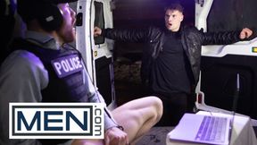 Hot - Der Geile Neue Vollstrecker Malik Delgaty Beschließt, Dass Er Den Sexy Cop Olivier Robert Ficken Will