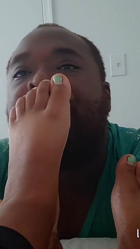 Masseuse Gets Her Redbone BBW Feet, Belly, N Titties Sucked on with Dia's 1st Footjob