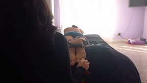 Solletico da seduto ai piedi