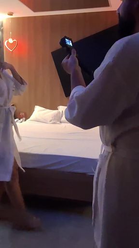 Motel Warm-up: Nicoly & Blonde Trans Twerking