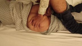 When the Housewife Got Pregnant, She Put It in Her Mouth