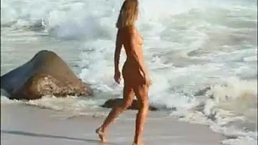 Marta Gets Naked on a Beach to Get a Tan before a Man Fucks Her Booty