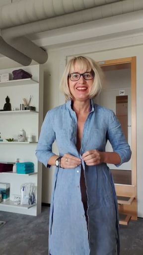 Task: whisk in pussy at work   Clip 1