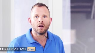 Brazzers - Cali Carter Gags on Scott Nails’s Huge Dick and Fucks him until he Covers her Face
