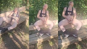 plaisir solitaire d une milf mature en pleine nature