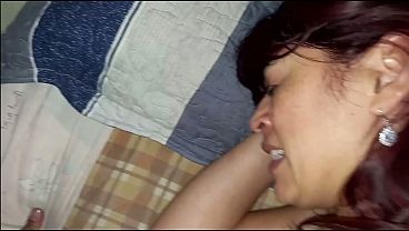 Le hago un anal por primera vez, sufre y jadea de dolor pero le encanta, luego me chupa la pija