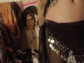 Amateur pussy getting fucked by big dildo