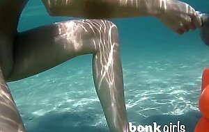 Amateur girl loves swimming naked and milking cocks underwater until cums