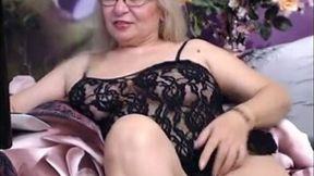 I chat with beautiful granny and watch her pleasing herself