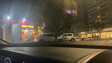 Puta safada pediu para o MARIDO CORNO sair pelas ruas de São Paulo para procurar um DESCONHECIDO para foder sua BOCETINHA Rosinha e encontraram