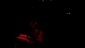 hombre en baile del tubo