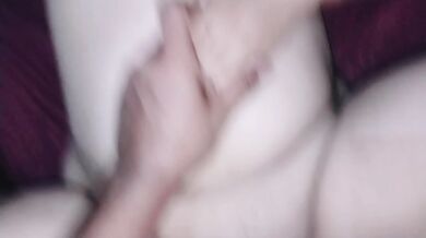 Saya di booking suami teman dan sangat keenakan sampai aku klimaks orgasm~Evesyantika