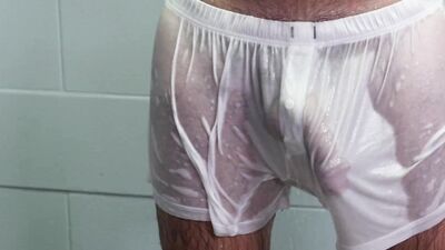 Horny Killian Knox sucks Valentin Petrov's schlong in the shower