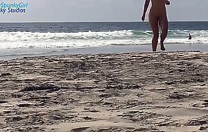 People see her suck dick at the nude beach