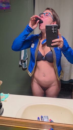 Minutewoman Vault dweller masturbating