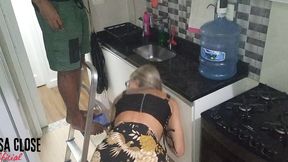 paguei o cara que trocou a lampada com o cu (video completo)